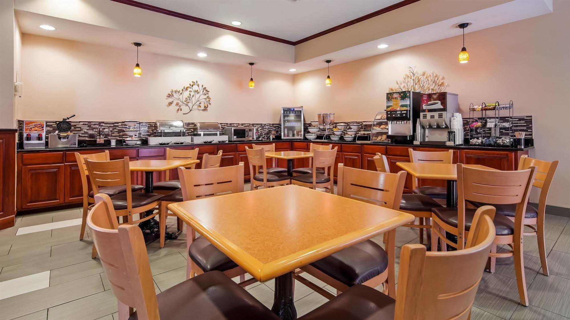 Best Western Plus Kansas City Airport - Kci East Esterno foto